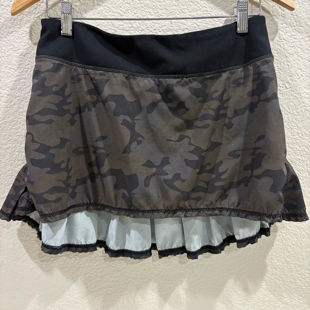 Lululemon Camo Pace Rival Skirt Womens 6 Black Gray Athletic Tennis Golf